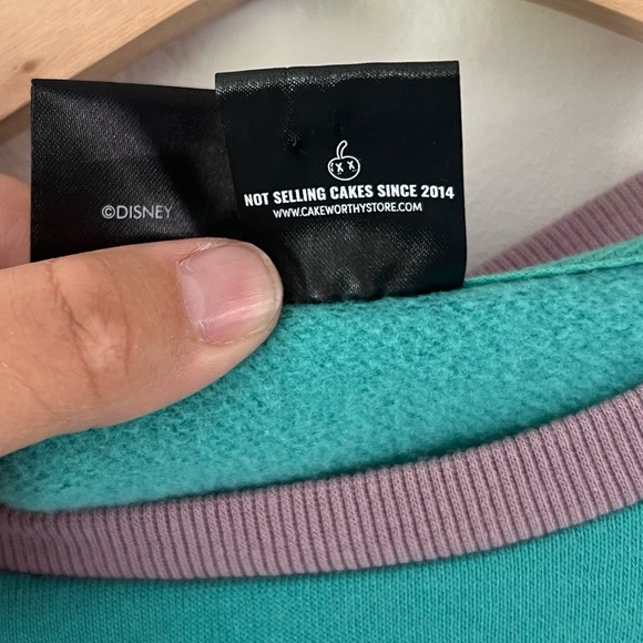 Cakeworthy Seven Dwarves Graphic Colorblock Crewneck Sweatshirt Size Large - Picture 4 of 11